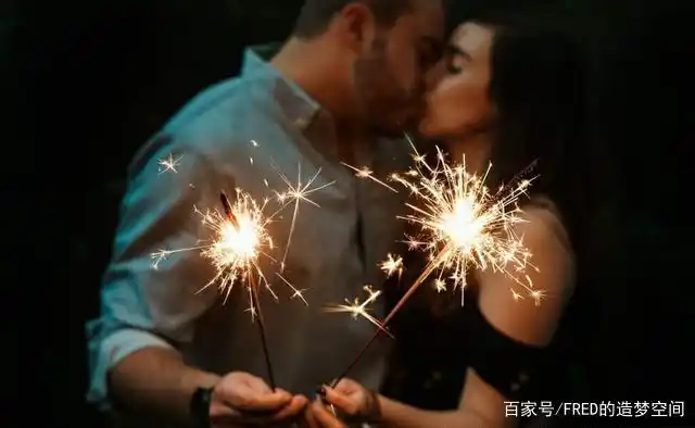 100种姿势摆拍双人_情侣摄影创意_情侣摄影姿势分享